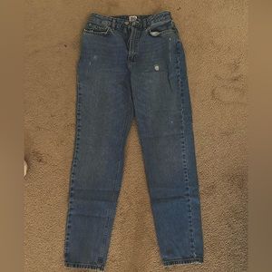 URBAN OUTFITTERS High rise mom jeans!!! Size 27! Medium wash super in style!!